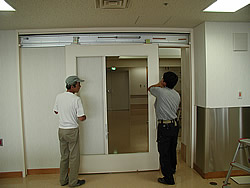 東京大学付属病院取付工事風景2